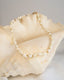Collier ras du coup coquillages trompettes et perles d'eau douce