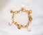 Bracelet breloque et perles d'eau douce plates