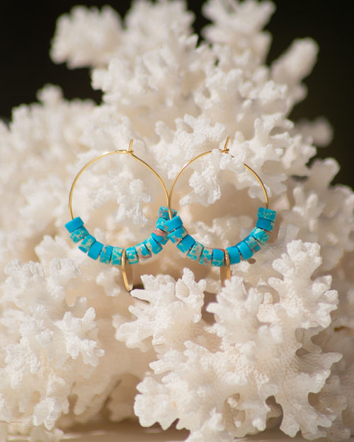 Creole earring with blue stones