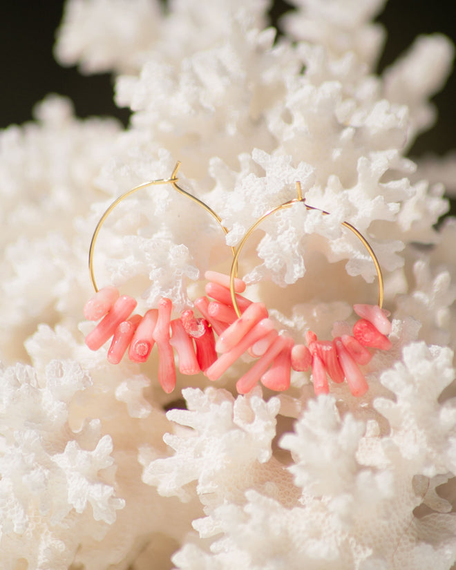 Creole earring with pink coral beads