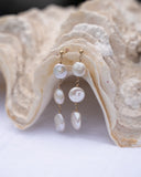 Flat pearl dangling earring
