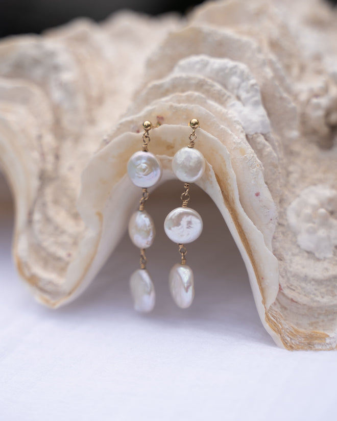 Boucle d'oreille pendante perles plates