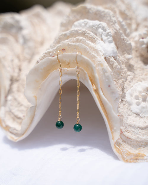Chain and malachite dangling earring