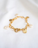 Bracelet breloque et perles d'eau douce plates